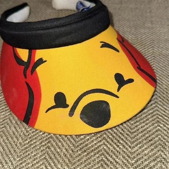 ‼️RARE HARD TO FIND‼️ VINTAGE DISNEY WINNIE THE POOH COTTON SUNVISOR SHIELD - Picture 6 of 9